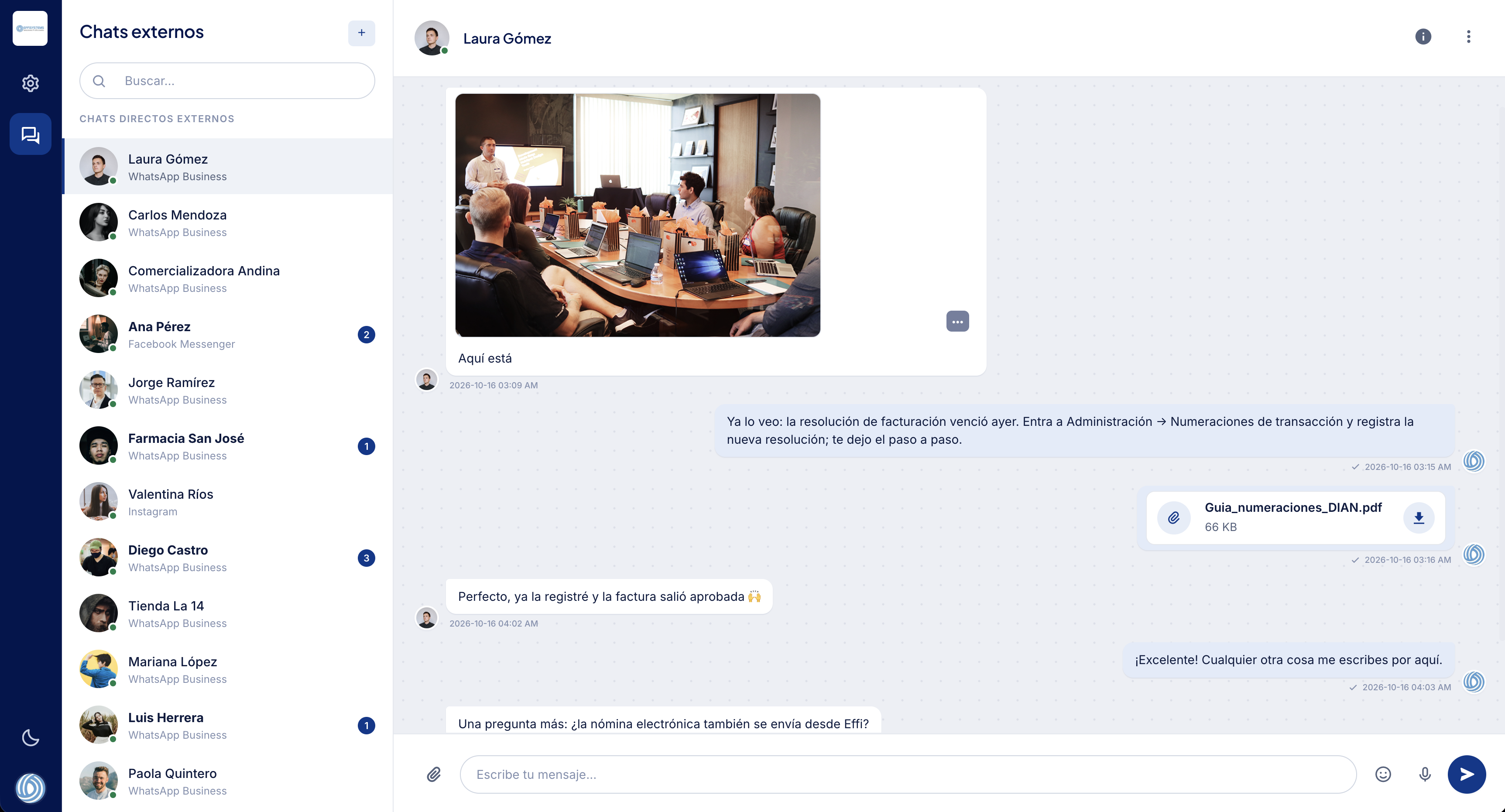 Consola EffiChat de Effi ERP en tema claro: conversaciones de WhatsApp Business, Messenger e Instagram